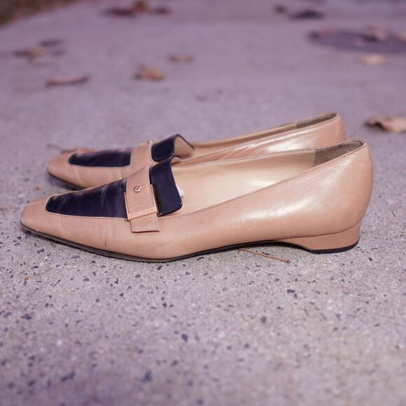 CHANEL Vintage Two-Tone Beige Black Leather Loafers Logo Buckle EU 39 - Picture 3 of 11